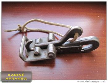 Karinio lėktuvo "seat belt" sagtis 1957 m.