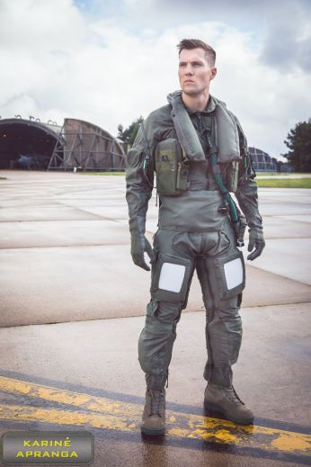 Naikintuvo piloto Anti- G kostiumas. Britų kariuomenė.